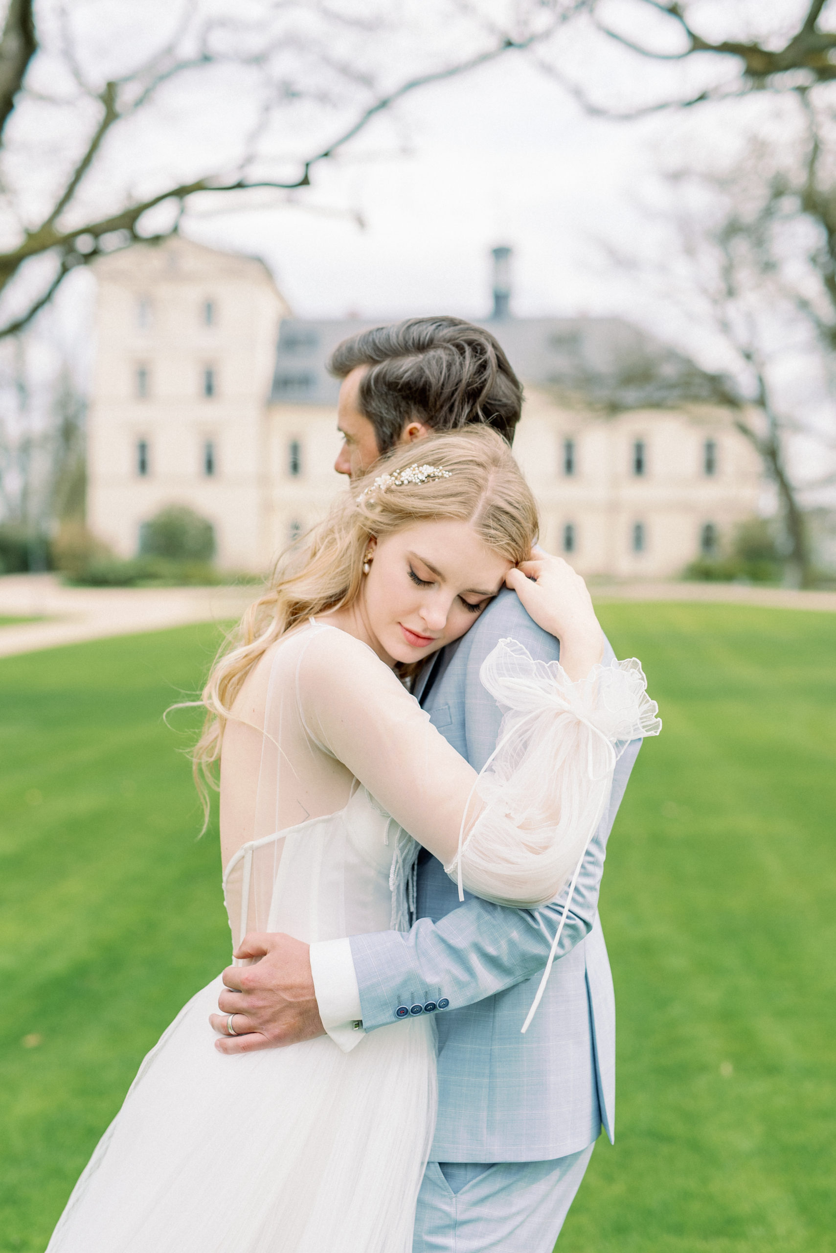 Romantic spring wedding at Chateau Mcely
